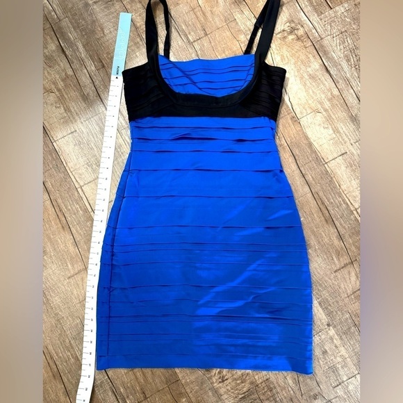 Elegant Women's BCBG Maxazria Blue and‎ Black Cocktail Dress Size 06 Slim fit - Picture 10 of 11